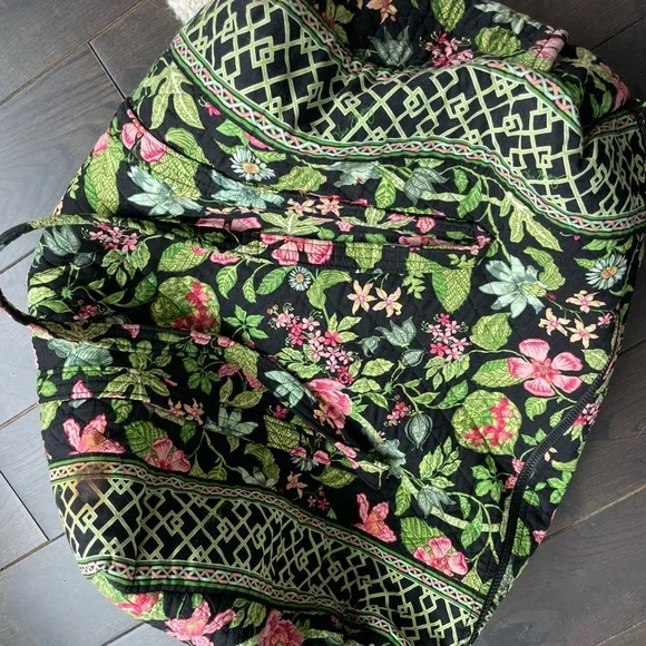 Vera Bradley Black and Green Travel Bag Quilted Design (Large) - Picture 2 of 4